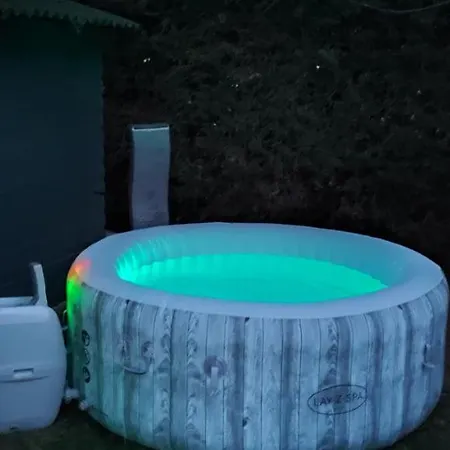 D'hote Amouratcha ベッド・アンド・ブレックファスト ファブレーグ